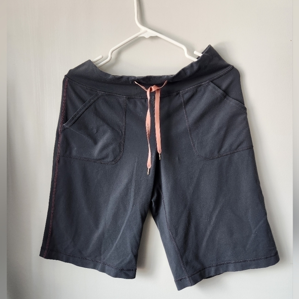 Lululemon Men's Wide Leg Bermuda Crops Luon. Size 6